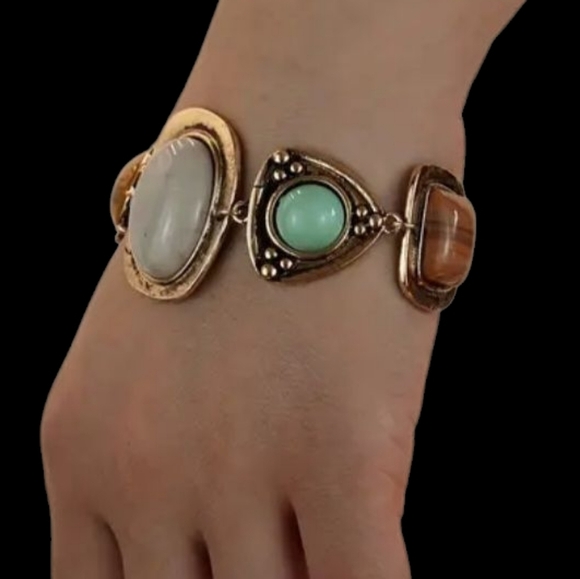 Elegant Gold and Green Stone Bracelet - Picture 3 of 3